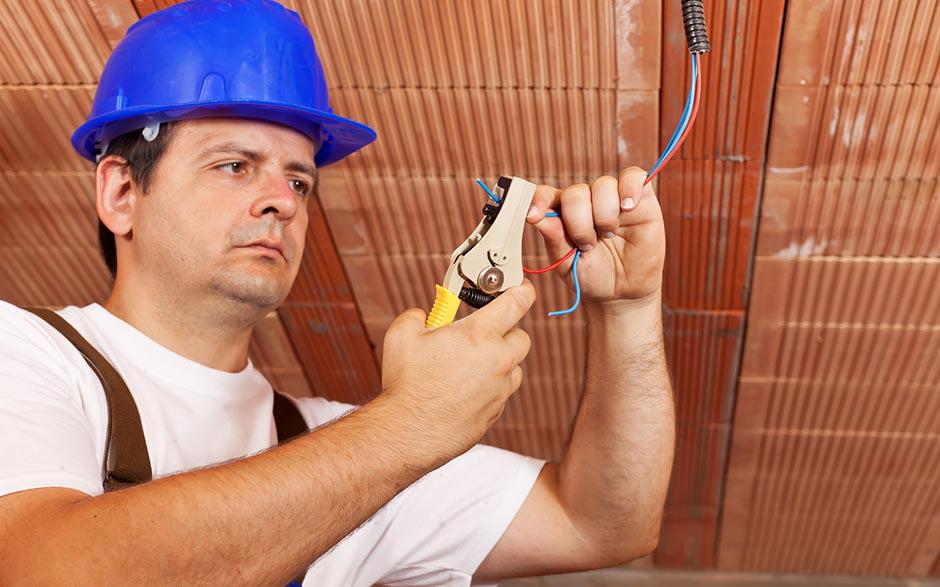 travail électricien Louvres